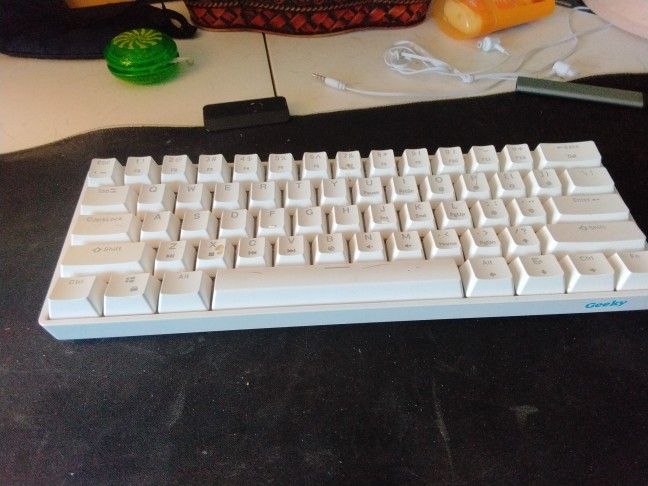 White GK61 75% Keyboard - Yellow Switches, Thocky & Creamy Sound