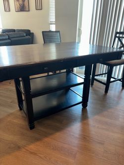 Dining table with 6 chairs (READ POST)