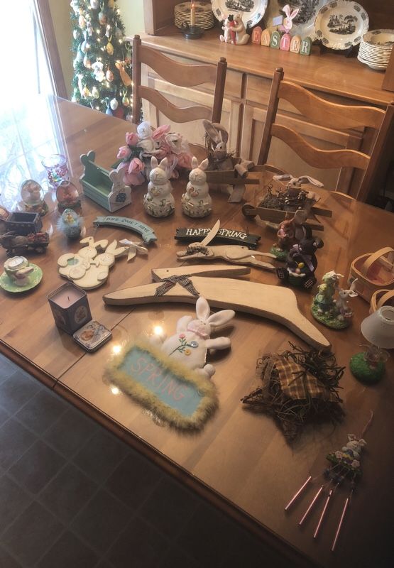 Huge lot of Easter decor - over 20 pieces