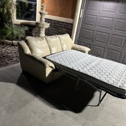 Beautiful beige 💯 leather sofa bed in great condition super comfy and nice no rips asking 300