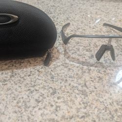Oakley Sutros, Clear to Black