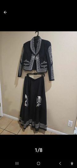 New Sale!🔥Mariachi Suit, Embroidered El Charro Guadalajara, Skirt Suit, size 38 Women,Black/silver ( reseda ca 91335)