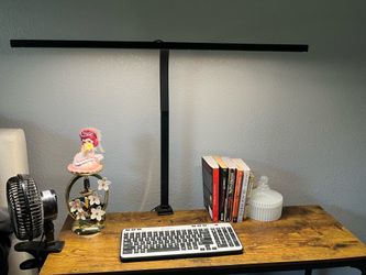 Over hang desk light Brand: (Eppie Basic)