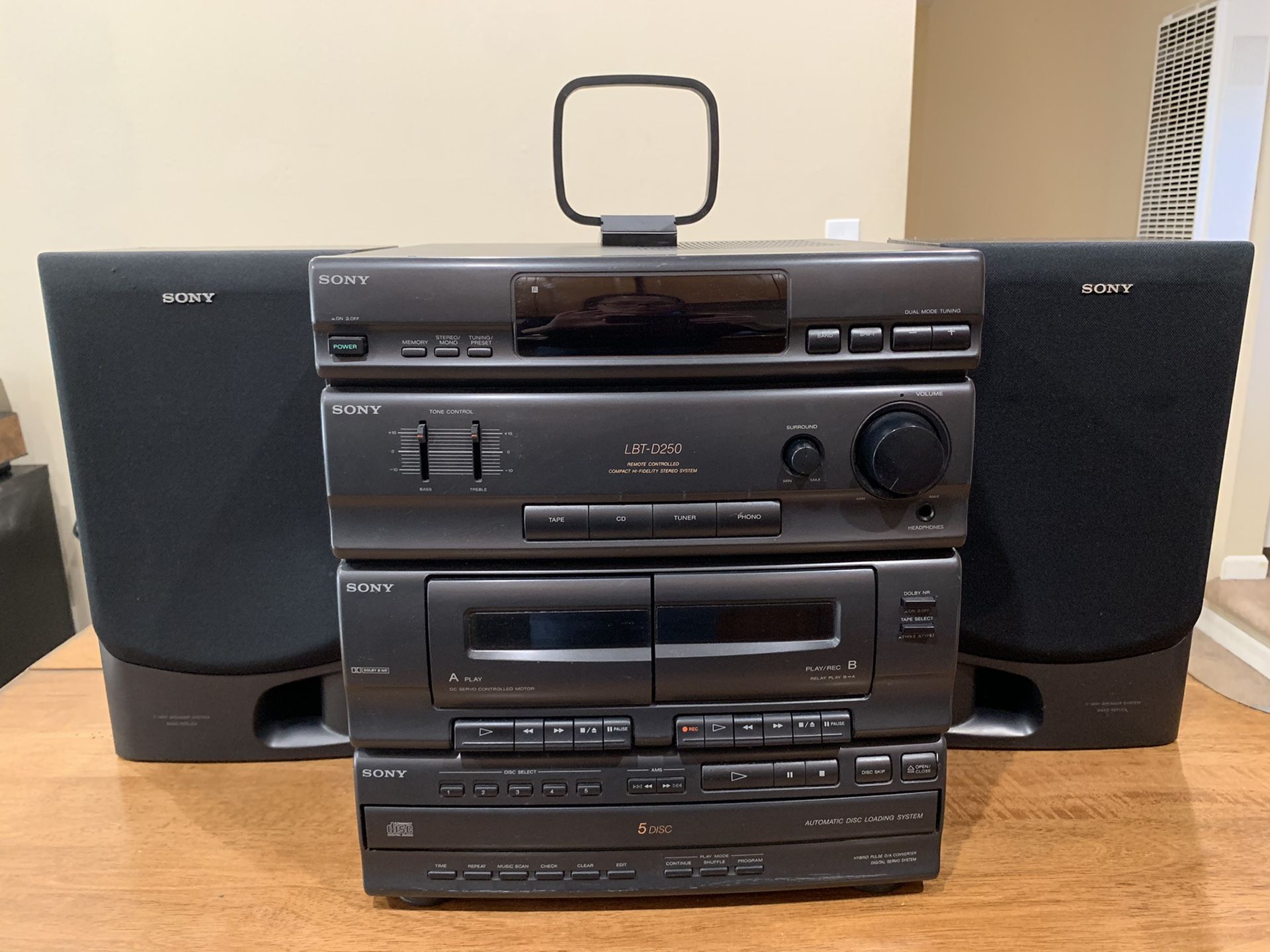 Sony LBT-D250 Stereo Rack System Cassette 5 Disc CD Changer (2) SS-D255 Speakers