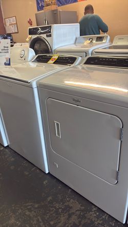 Nice like new Whirlpool washer and gas dryer set