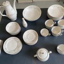 Price Reduced! Mikasa Clarion Fine China 75 Pieces
