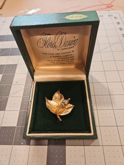 Beautiful Flora Danica Leaf Broach