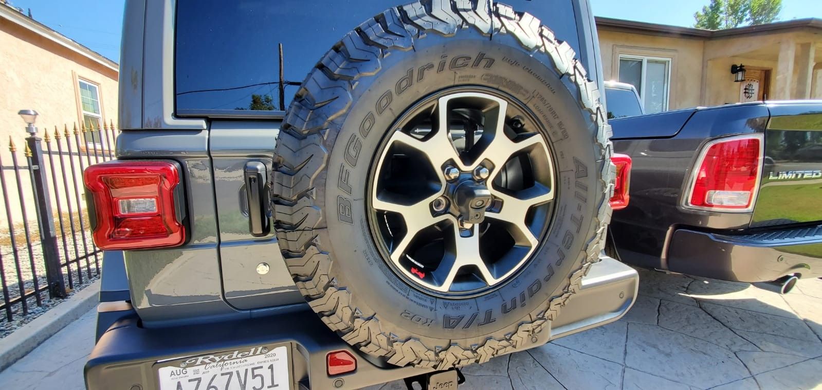 Jeep Rubicon 33" tires on 17" wheels total of 5