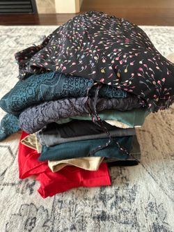 Maternity clothes lot