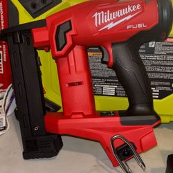 Milwaukee M18 FUEL 18 Gauge 1/4" Narrow Crown Stapler, 2749-20, Tool-only