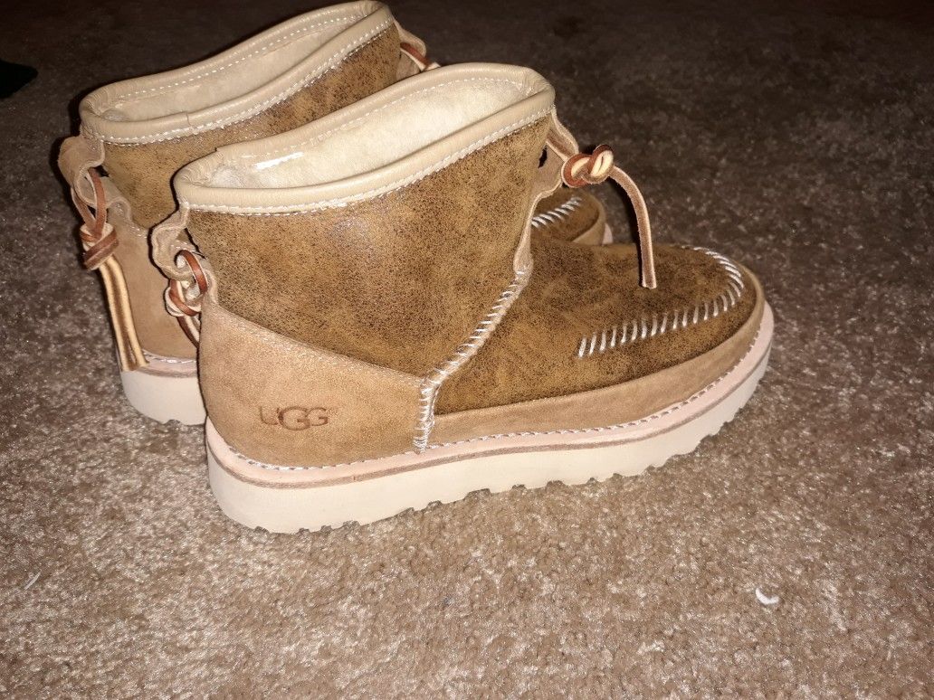 Women's uggs boot size 6 need to sell