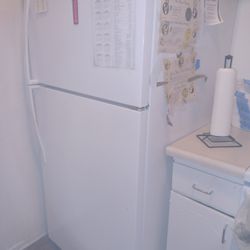 WHIRLPOOL  REFRIGERATOR 