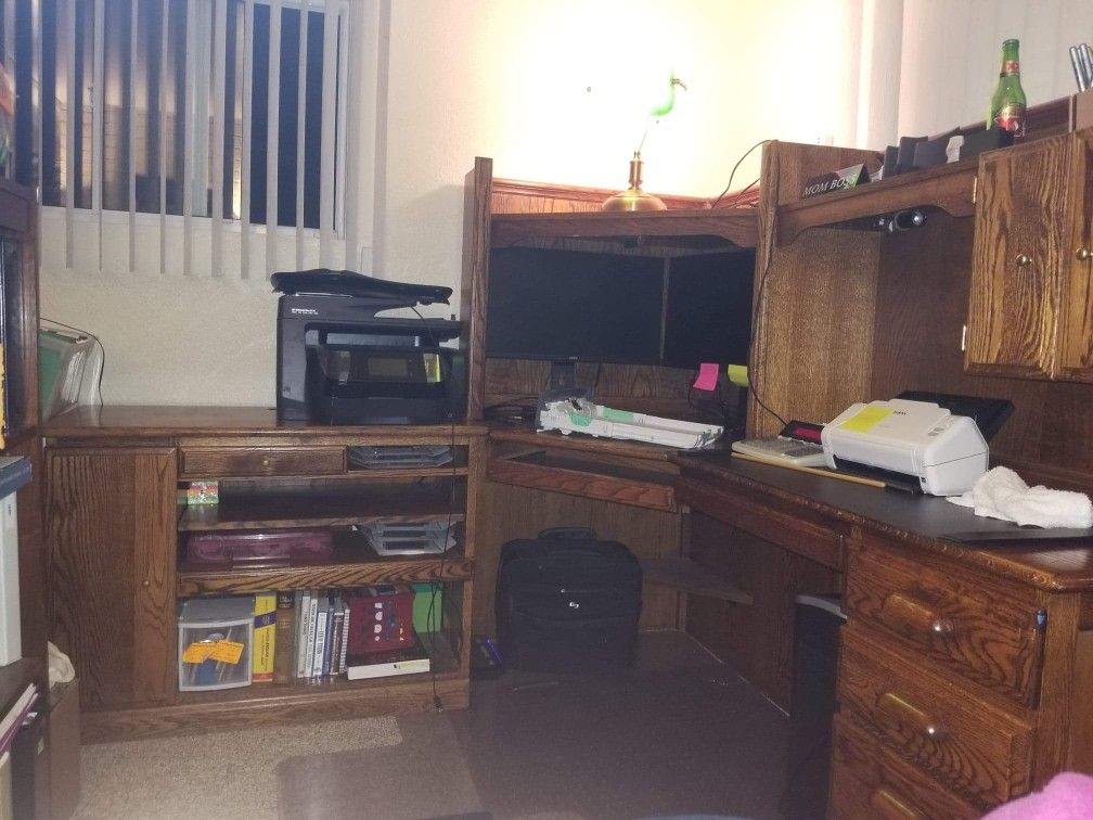 Amish Built Oak Corner Desk $250 **Or Best Offer** Need Gone - No Room!