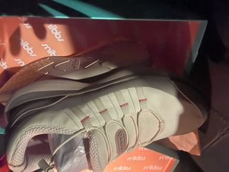 Brand new work tenis shoes