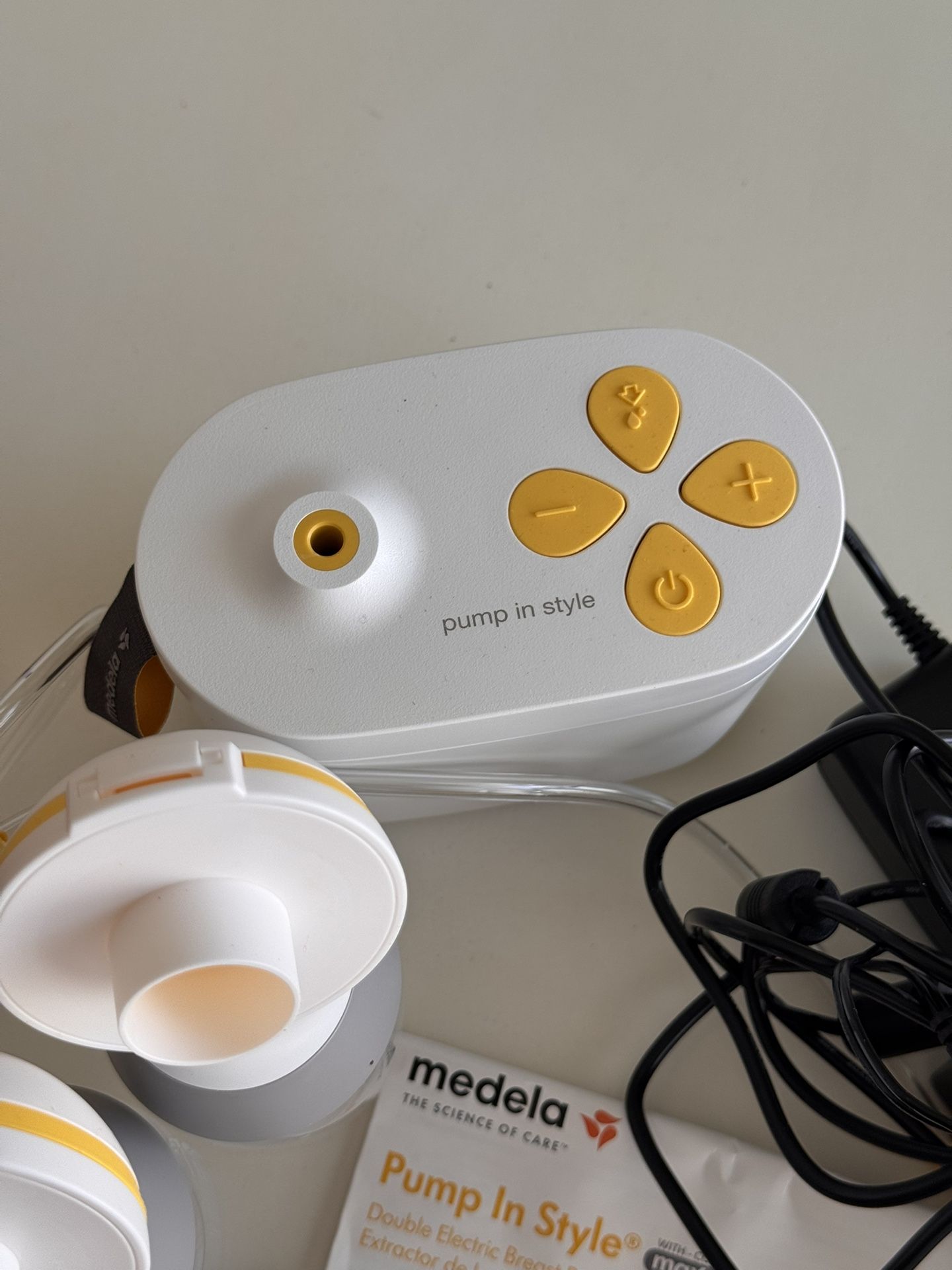Medela Pump In Style Breast Pump Kit Barely Used