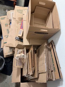 Lot of Assorted Cardboard Moving Boxes 100+boxs