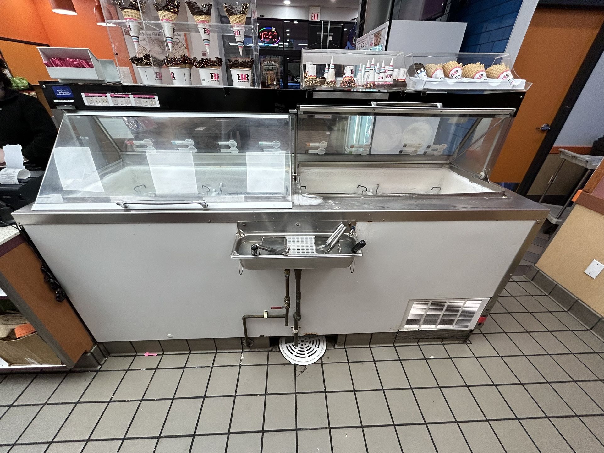 16 Tub Ice Cream Dipping Cabinet Hand Packed Freezer Baskin Robbin's Equipment 