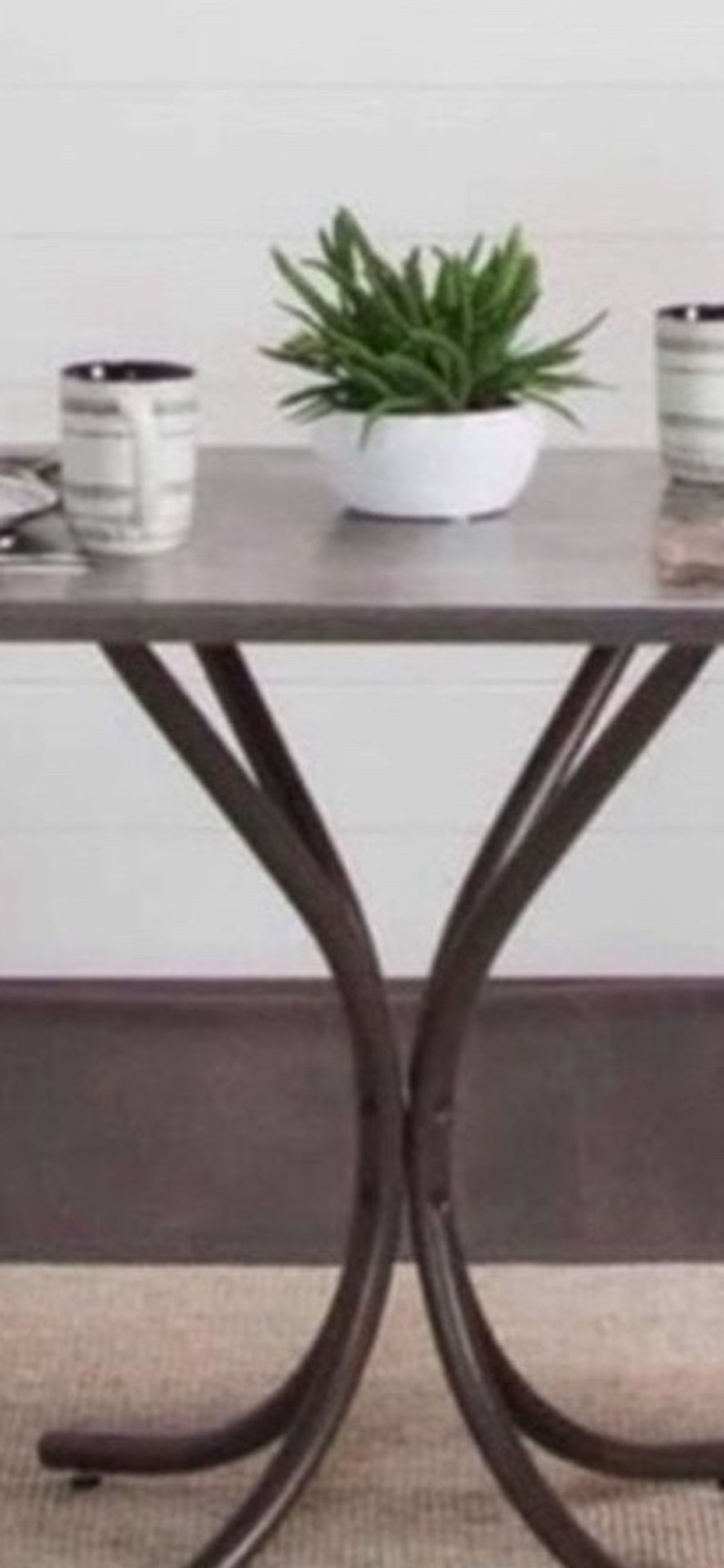 Breakfast table and 2 chairs