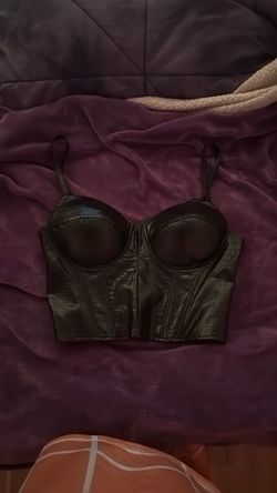 Black crop top (M)