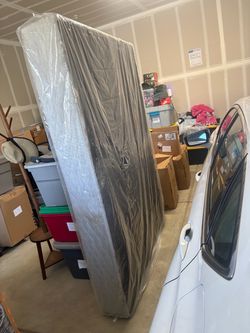 Queen size box spring, Free