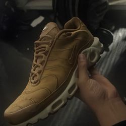 Size 8 Nike Air Maxes 