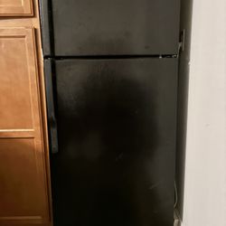 GE Fridge- 16.6 cu ft