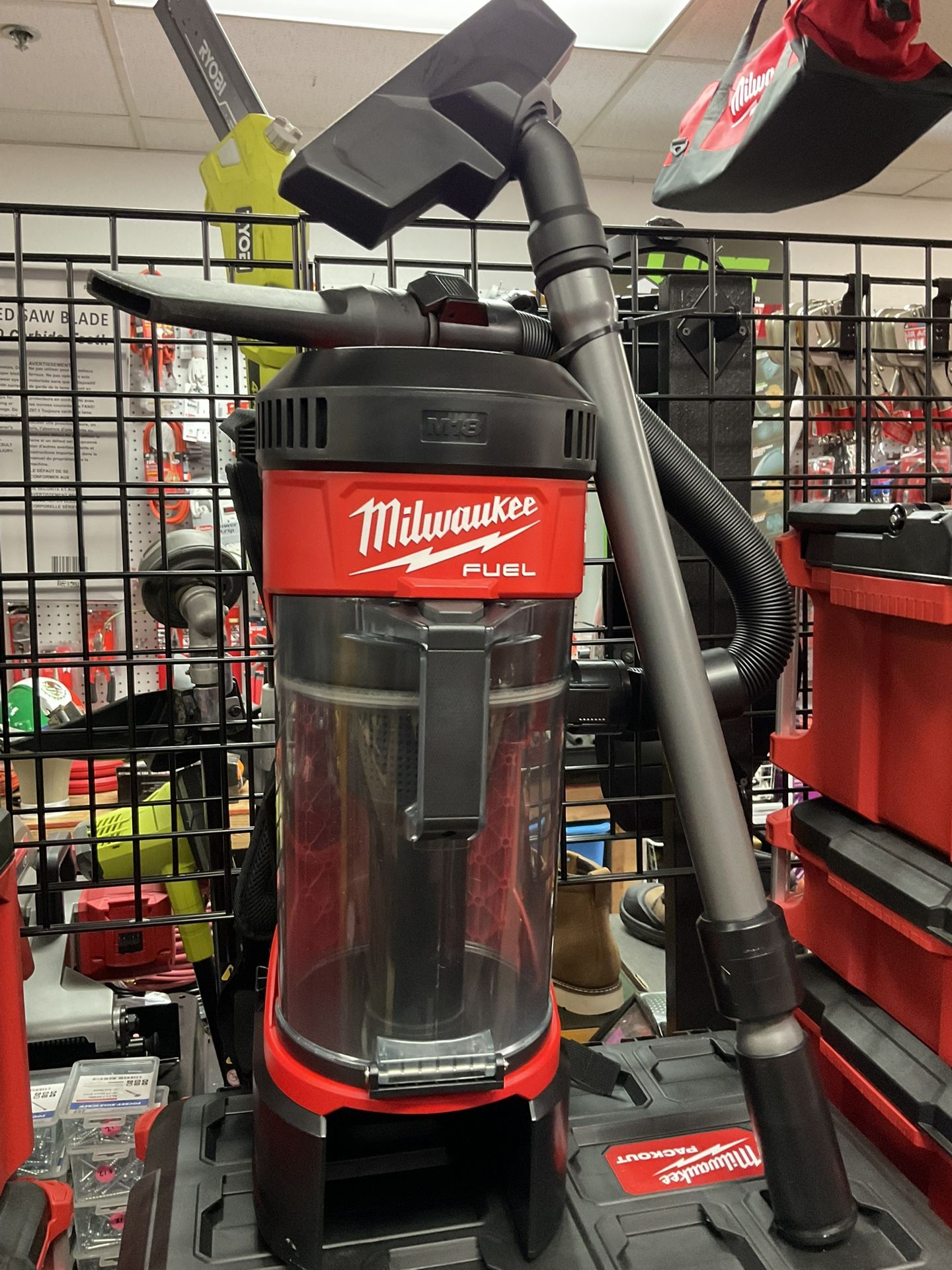 Milwaukee M18 FUEL 18-Volt Lithium-Ion Brushless 1 Gal. Cordless 3-in-1 Backpack Vacuum (Vacuum-Only)