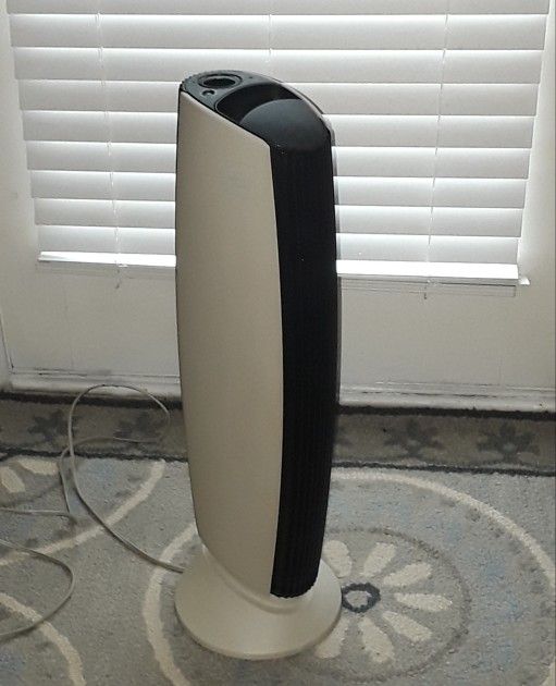 Sharper Image Ionic Breeze Quadra Silent Air Purifier model#S1867.
LIKE NEW, Excellent condition