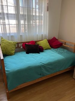 Custom Built Wood frame Indoor or Outdoor ( DAY BED / TWIN BED / SINGLE BED w or w/o mattress)