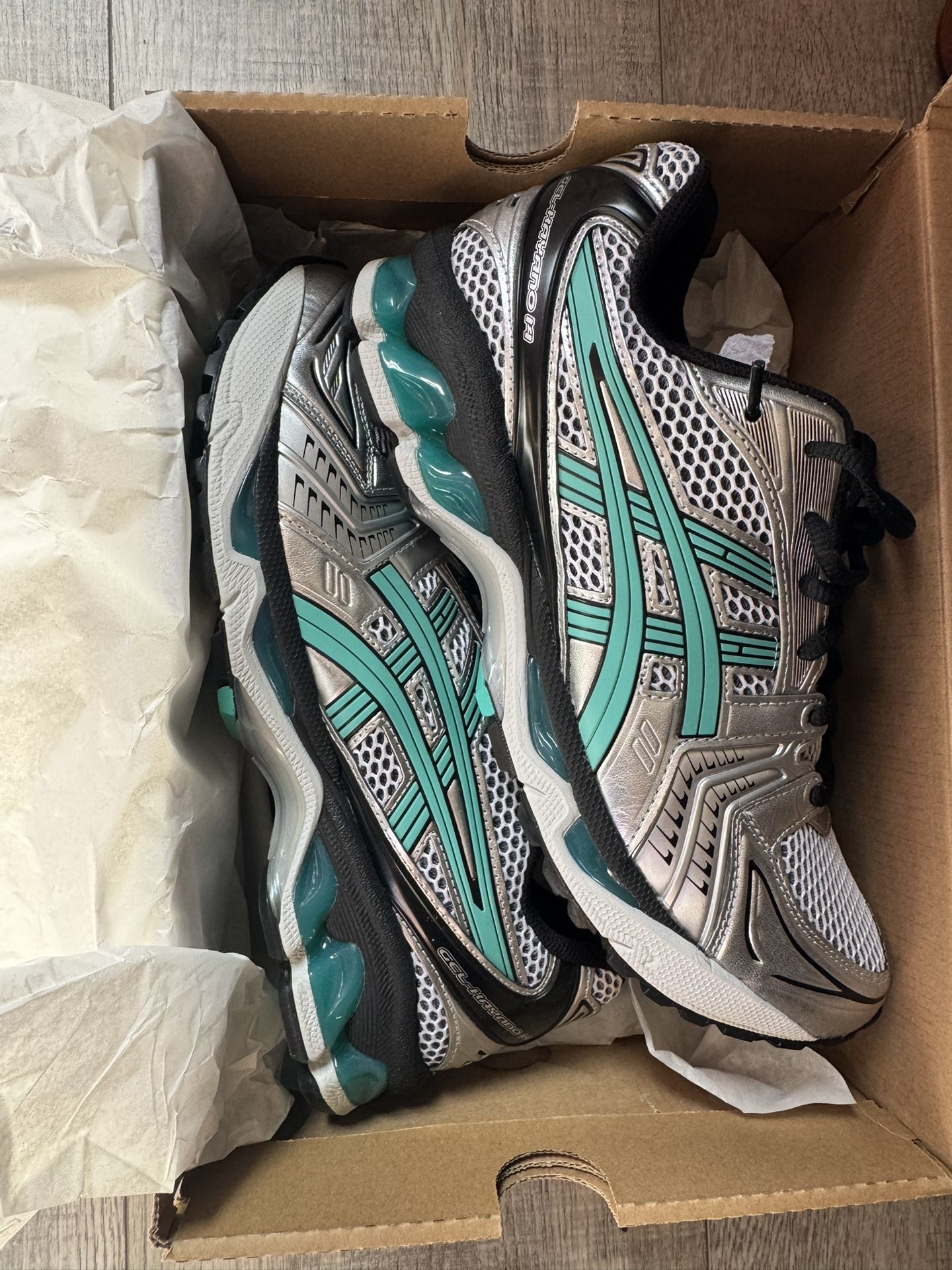 Asics Gel KAYANO 14 New Size 8.5 