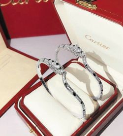 Fashionable Full Diamond Spotted Leopard Round Bracelet