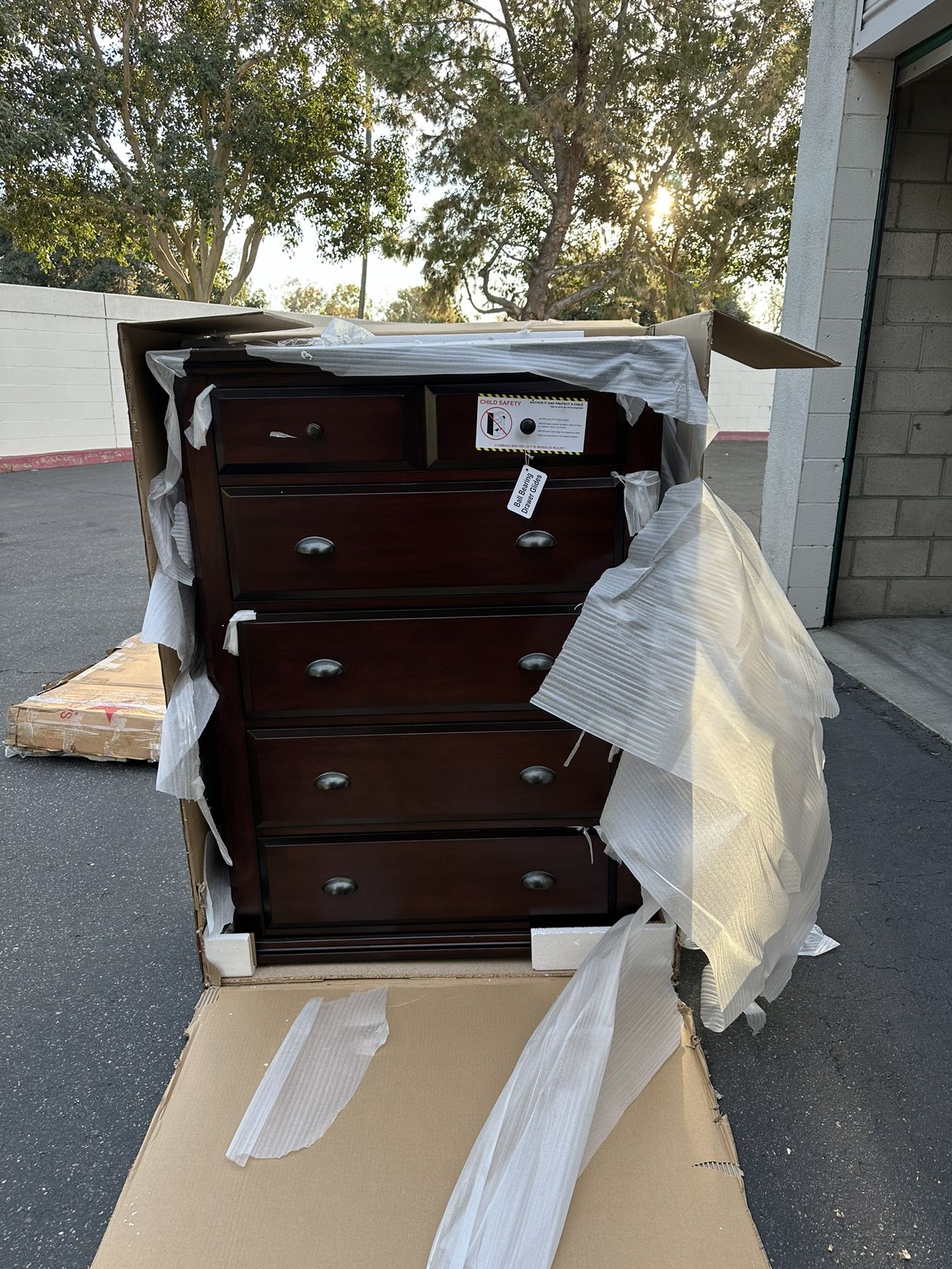 Chest Of Drawers.wood https://offerup.com/redirect/?o=Q2hlcnJ5LmJyb3duLk5FVw==.