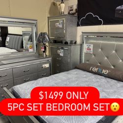 5PC BEDRROM SET _ HAS TO GO!!!!First Come first Serve! Pick It Up Today Or order delivery !!!