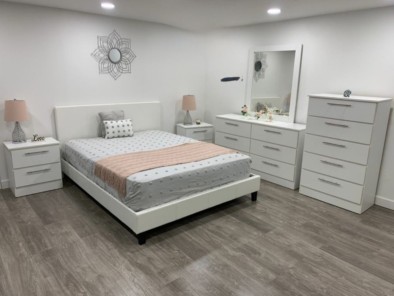 Queen Bedroom Set. Mattress FREE π