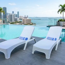 Outdoor Lounge Chairs