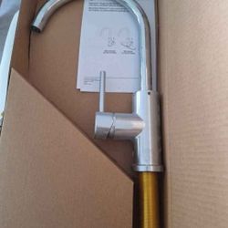 Llaves de cocina nuevas marca seasons Seasons Westwind Single Handle Kitchen Faucet #158073
SVERAL QUANTITIES AVAILABLE  NEW