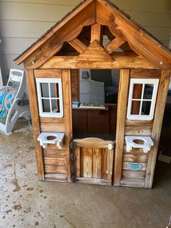 Backyard Discovery Playhouse Cedar Wood