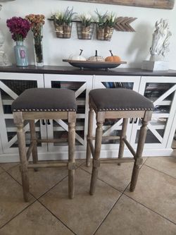 2 Bar Stools
