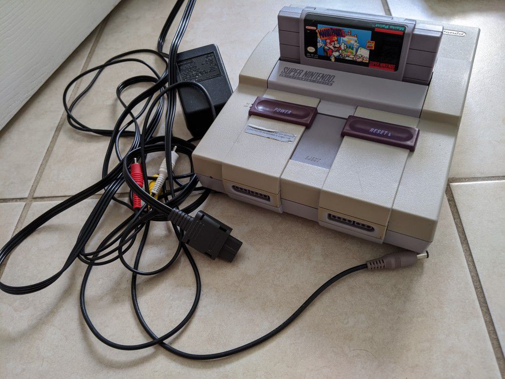 Super Nintendo SNES console works perfectly