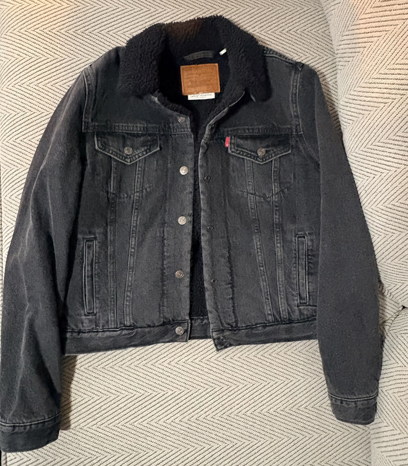 Women’s Jean Jackets, Sweaters, Misc Jackets And Lined Flannels (various Sizes)