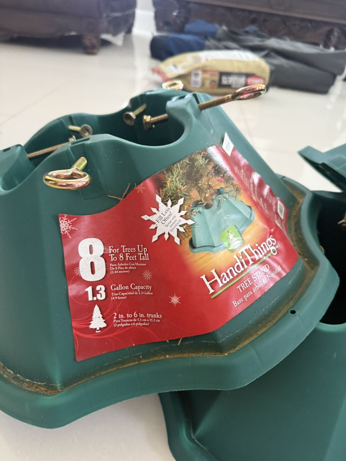 Plastic 8-ft Tree Stand