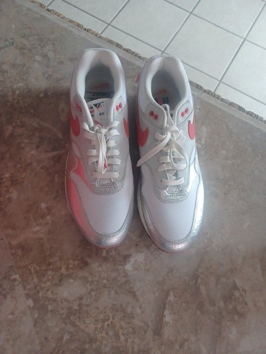 Men NIKE