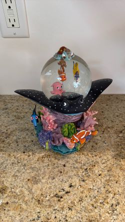 Disney’s Nemo with Friends Snow Globe