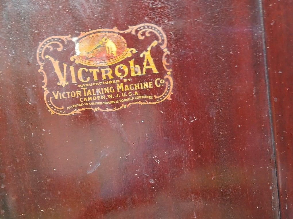 Antique 1920s Phonograph Player (Victrola)