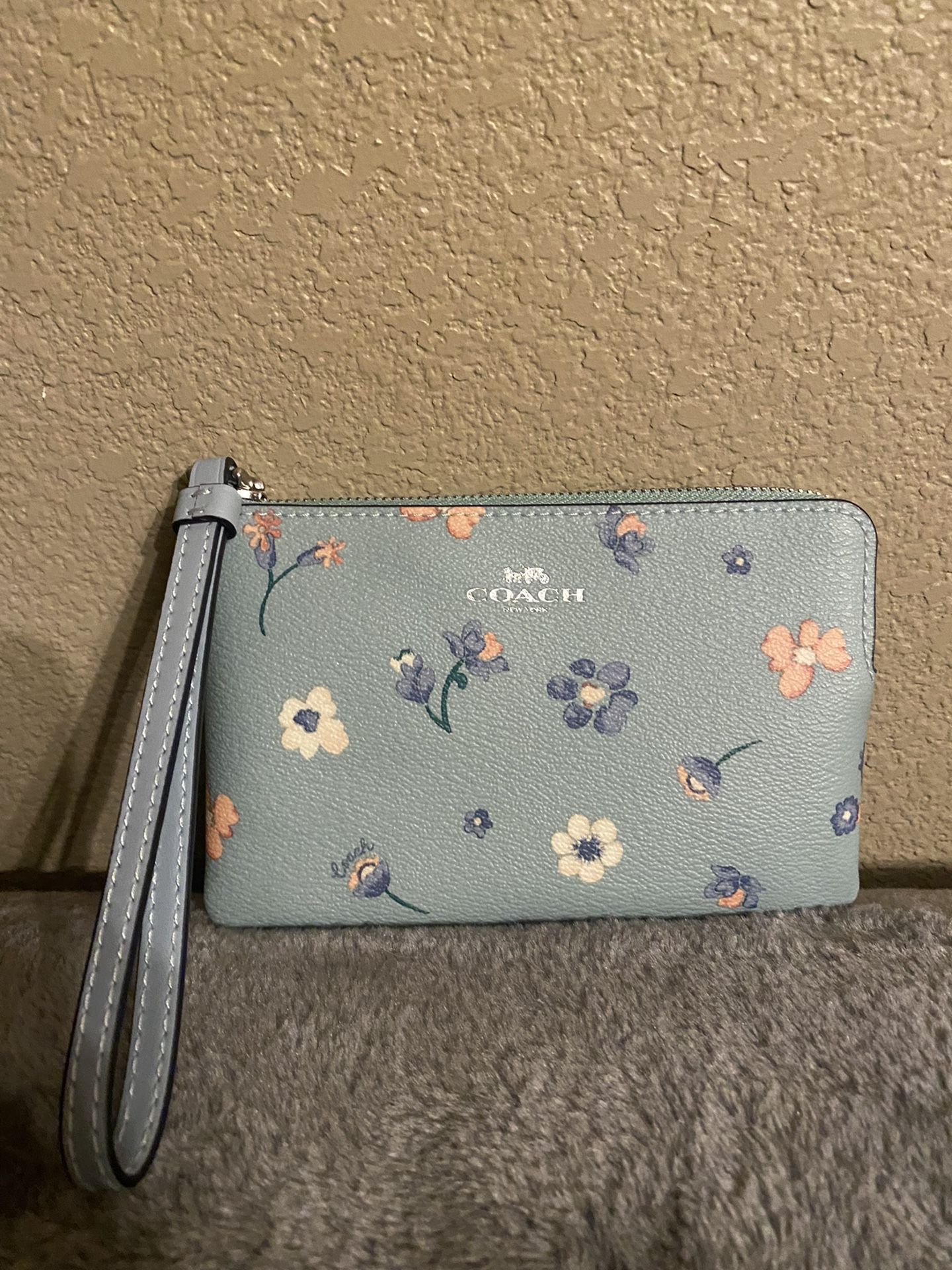 Coach Floral Print Wristlet (Lightblue)