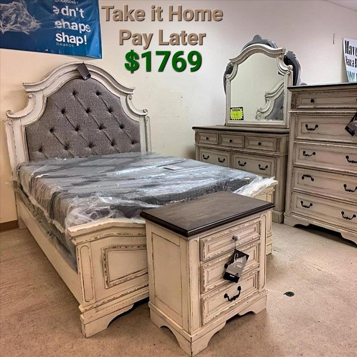 REALYN CHIPPED WHITE PANEL BEDROOM SET