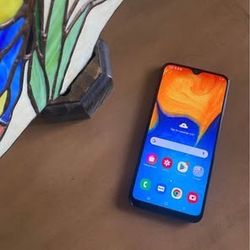 Samsung Galaxy A20 ( Unlocked) 32GB Gray Color