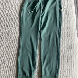 Vuori Daily Legging. Size L
