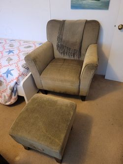 Single Couch With Ottoman
