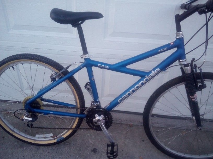 USA製キャノンデールF300 bluelug cannondale CANNONDALE F300 21SP. 26 IN for Sale in Long Beach, CA - OfferUp